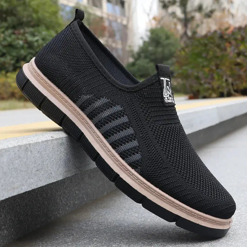 Men’s Slip-On Mesh Sneakers With Knitted Upper and Textured Sole